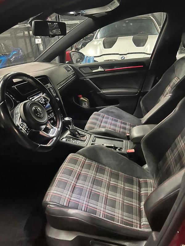 Rot Gebraucht 2014 VW Golf VII GTI Kleinwagen | 15.500 € (Etwas zu teuer) - Bild 1/3