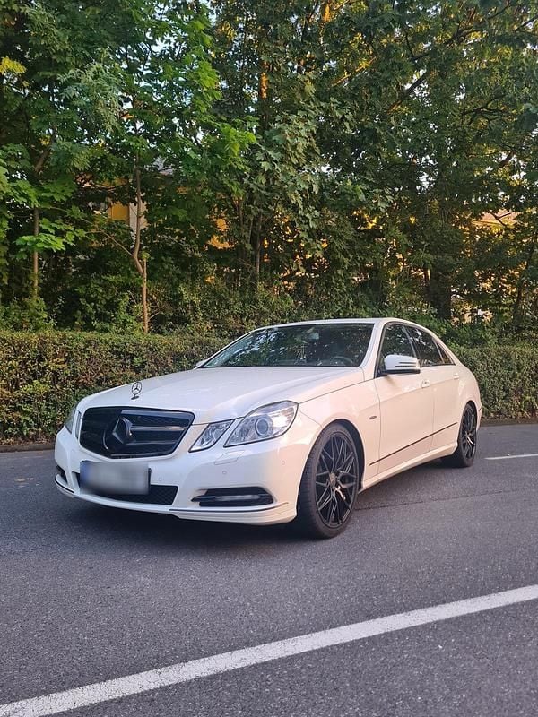 Second-hand Mercedes E350 306 CP (225 kW) 2012 Alb Berlinǎ