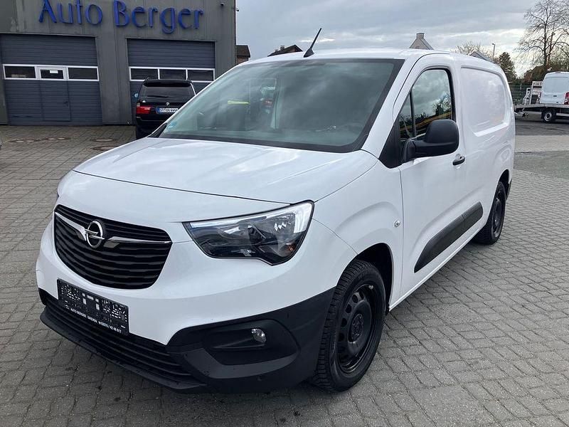 Gebraucht Opel Combo Selection 102 PS (75 kW) 2019 Weiß Van / Kleinbus