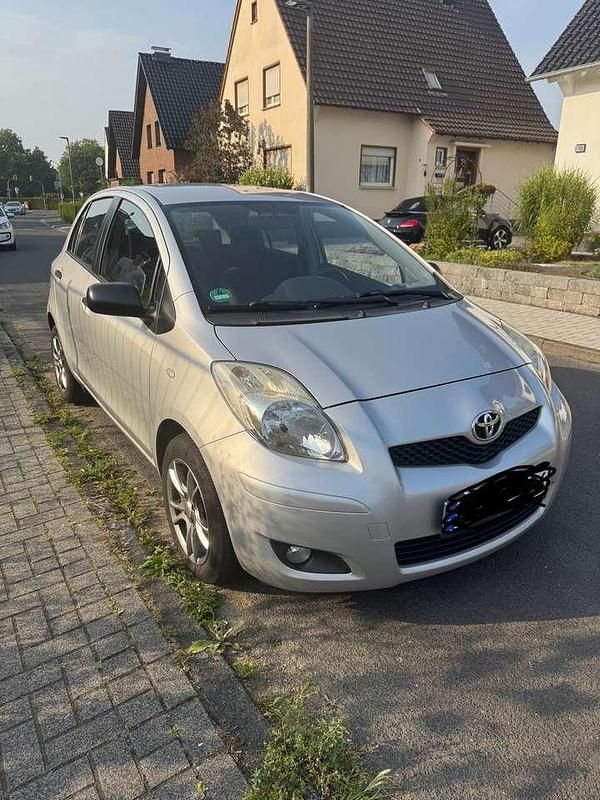 Gebraucht 2010 Toyota Yaris Cool Limousine | 3.990 € (Fairer Preis) - Bild 1/4