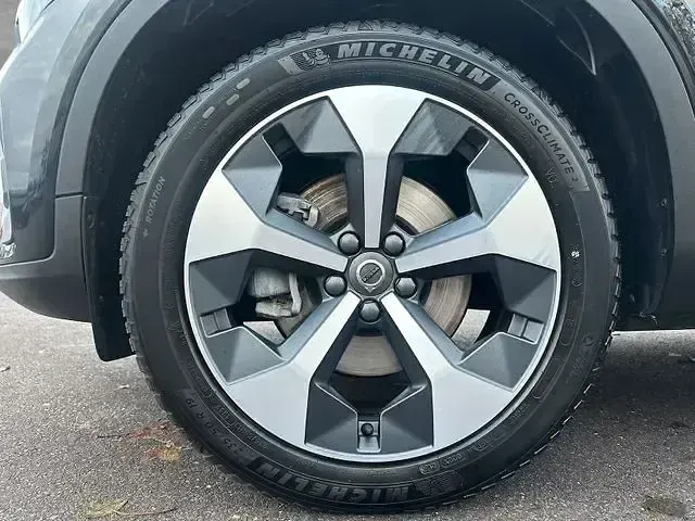 Używany Volvo XC40 Core 163 KM (119 kW) 2025 Czarny SUV