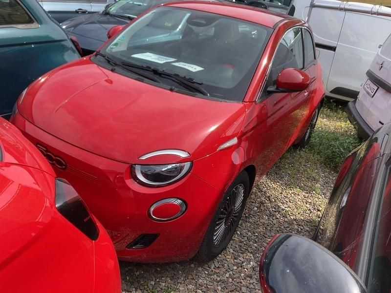 Rot Gebraucht 2022 Fiat 500e Red Kleinwagen | 21.660 € (Etwas zu teuer) - Bild 1/4