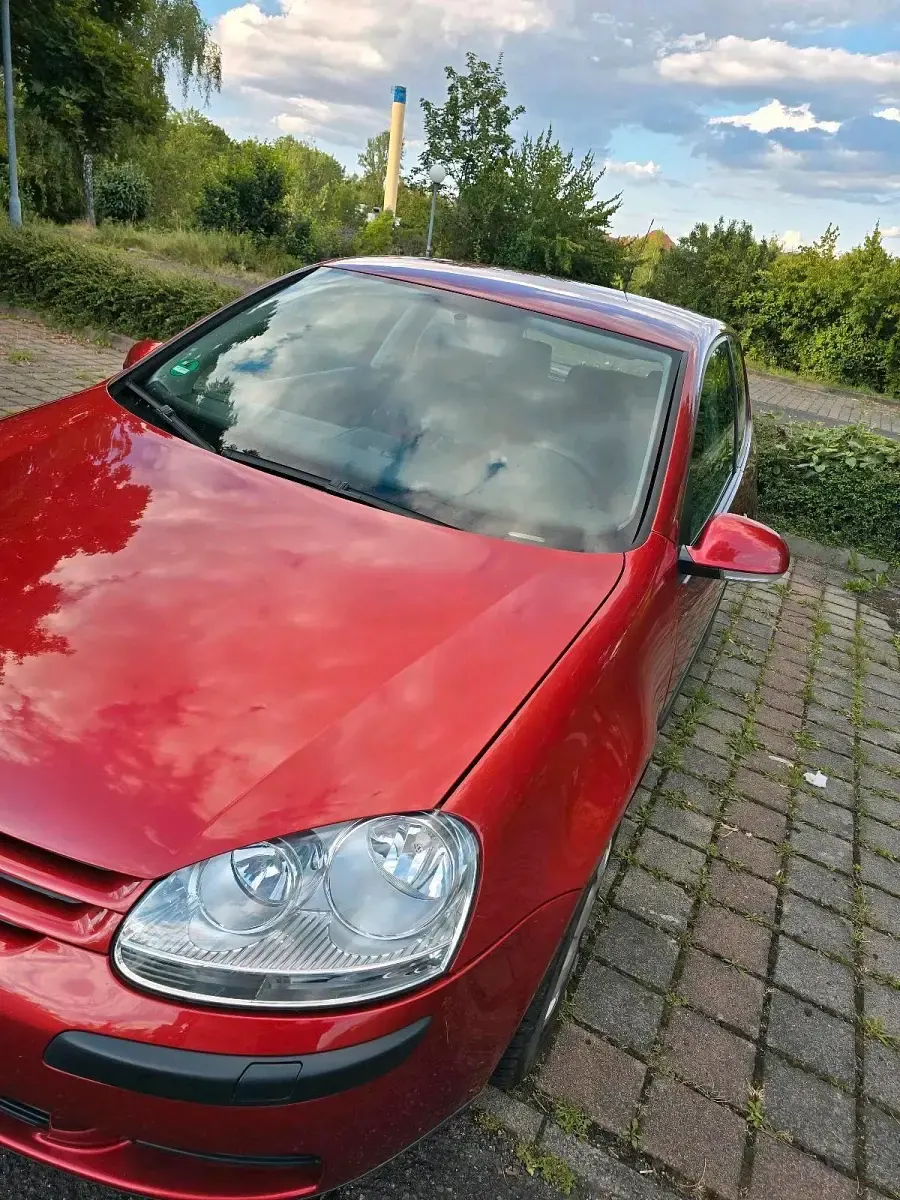 Gebraucht VW Golf V 105 PS (77 kW) 2005 Rot Kleinwagen