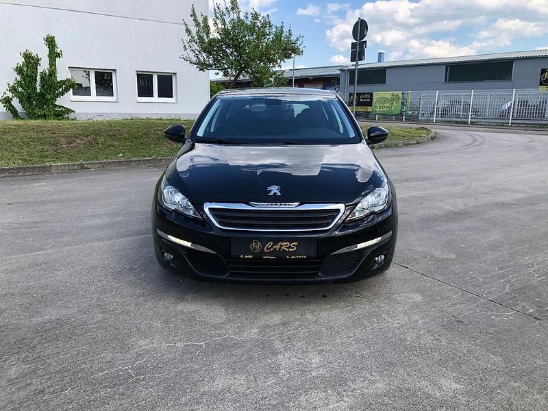 Gebraucht Peugeot 308 Active 125 PS (91 kW) 2014 Schwarz Limousine