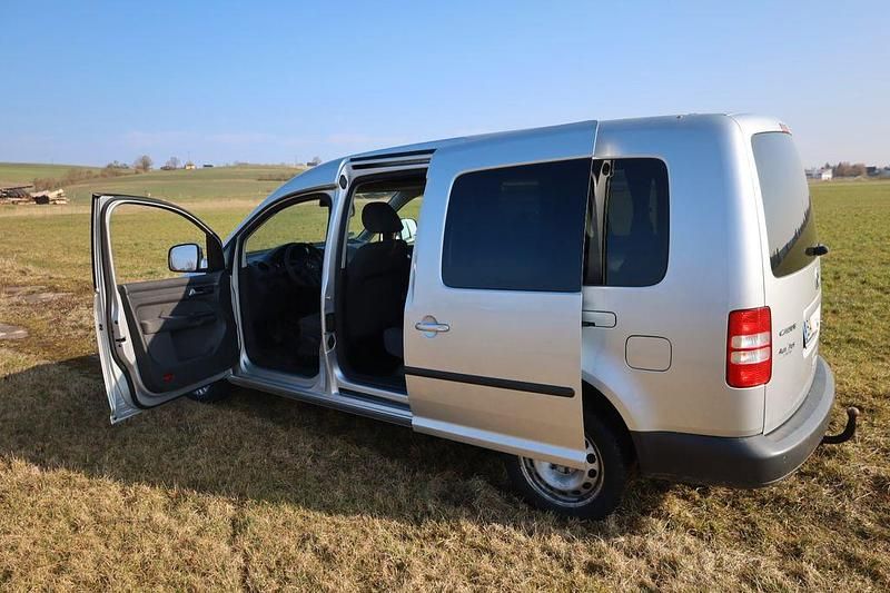 Gebraucht VW Caddy Maxi 140 PS (102 kW) 2015 Silber Van / Kleinbus