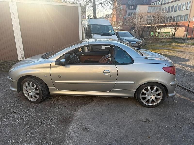 Gebraucht Peugeot 206 109 PS (80 kW) 2004 Silber Cabrio