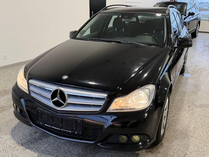 Gebraucht Mercedes C180 Elegance 156 PS (114 kW) 2011 Schwarz Limousine