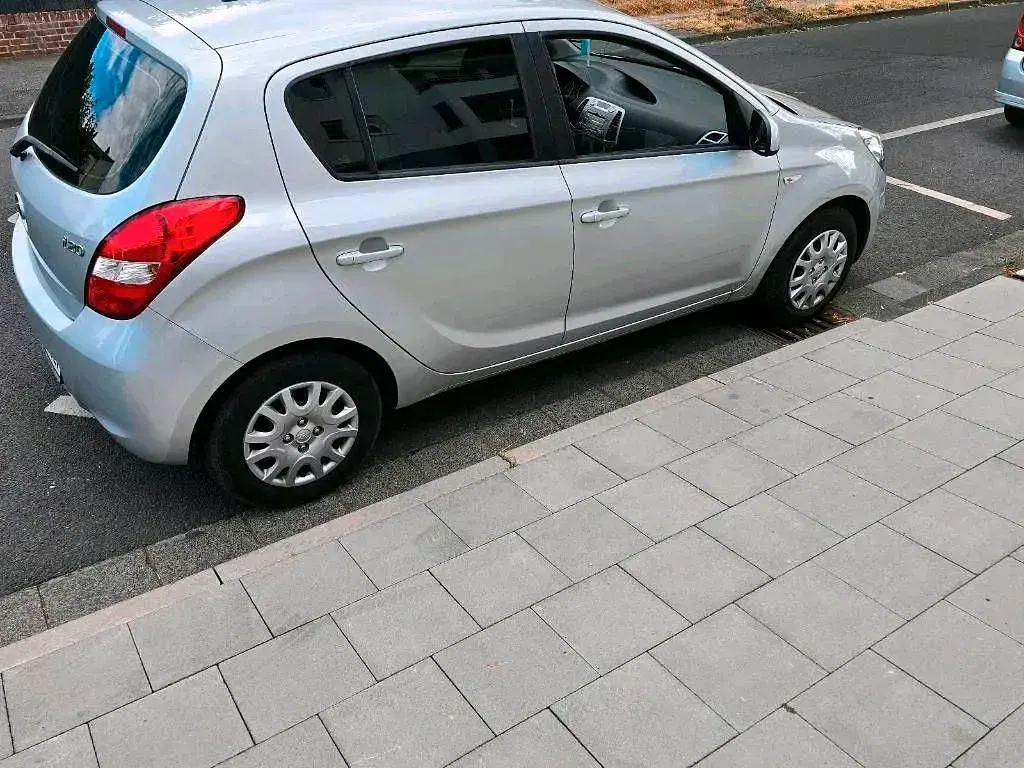 Gebraucht Hyundai i20 82 PS (60 kW) 2013 Grau Kleinwagen