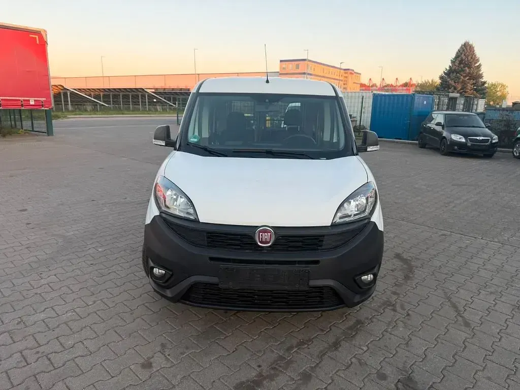 Gebraucht Fiat Doblò 95 PS (69 kW) 2019 Weiß Van / Kleinbus