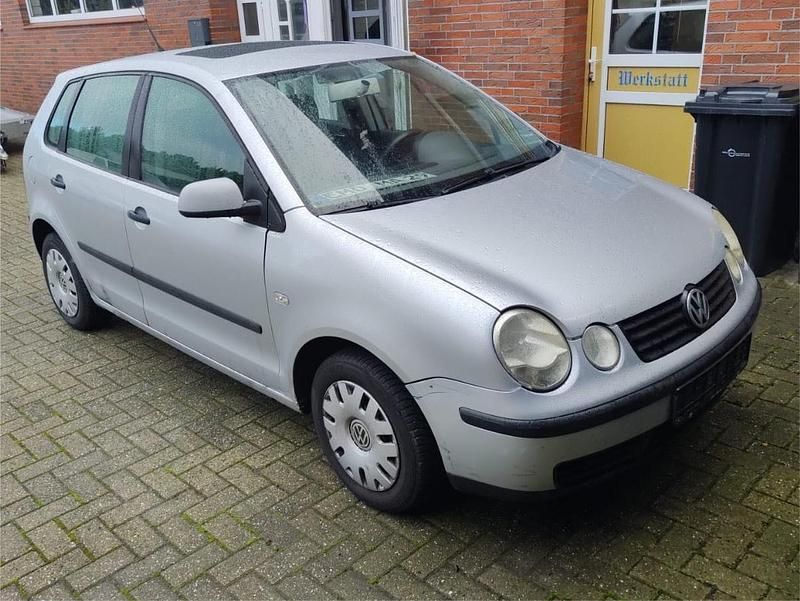 Silber Gebraucht 2002 VW Polo Kleinwagen | 450 € (Superpreis) - Bild 1/4