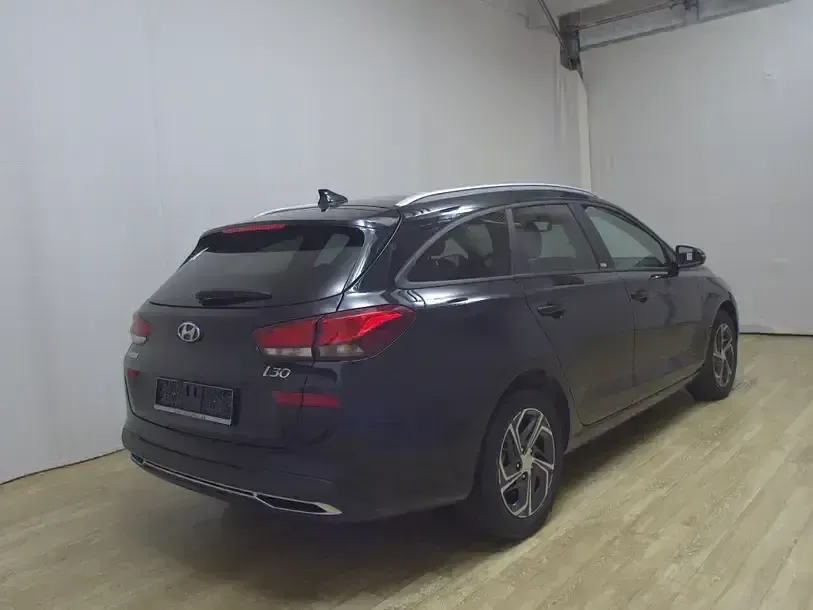 Gebraucht Hyundai i30 Intro Edition 116 PS (85 kW) 2020 Schwarz Kombi