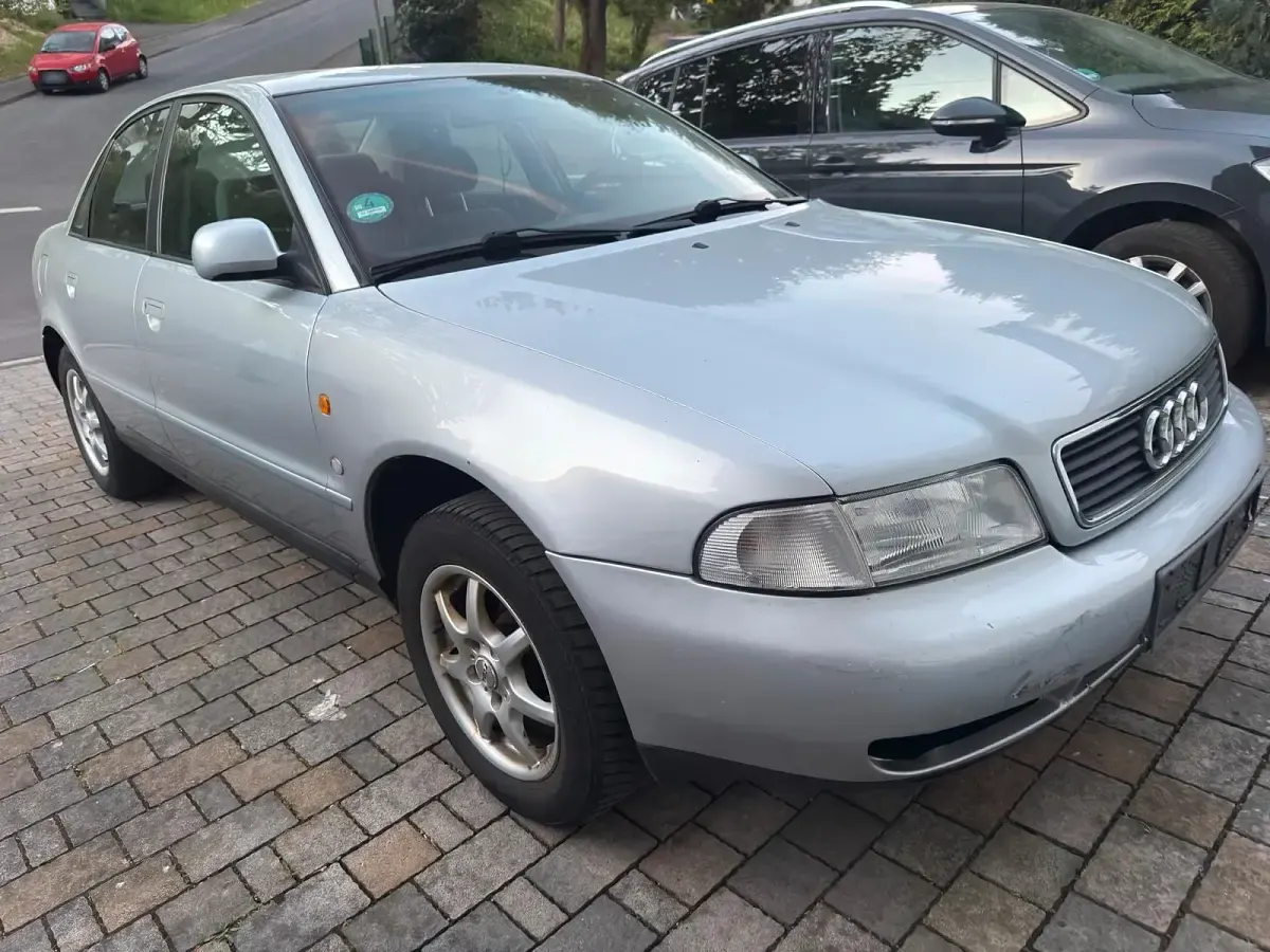 Usata Audi A4 101 CV (74 kW) 1997 Argento Berlina