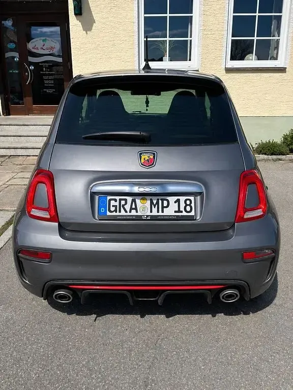 Usado Abarth 500 145 HP (106 kW) 2018 Cinzento Sedan
