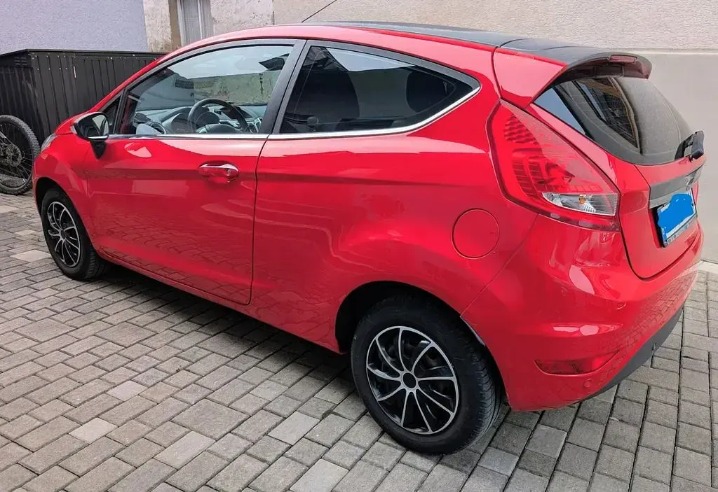 Gebraucht Ford Fiesta Titanium 120 PS (88 kW) 2010 Rot Limousine