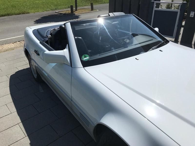 Weiß Gebraucht 1992 Mercedes SL300 Cabrio | 12.000 € - Bild 1/4