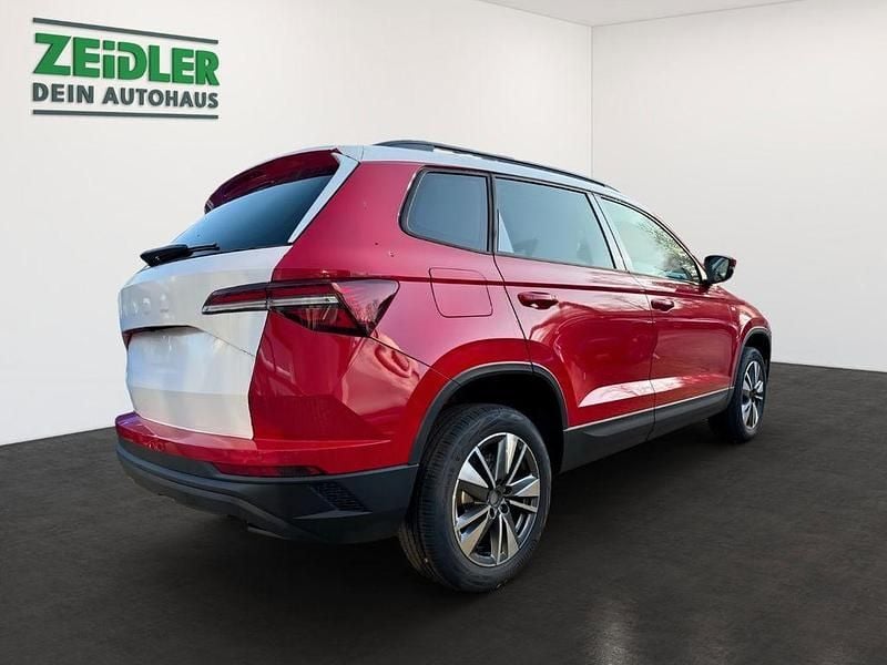 Neu Skoda Karoq Tour 150 PS (110 kW) 2025 Rot SUV