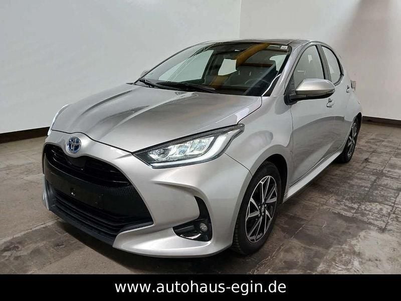Gebraucht Toyota Yaris Hybrid Team 92 PS (67 kW) 2023 Silber Limousine