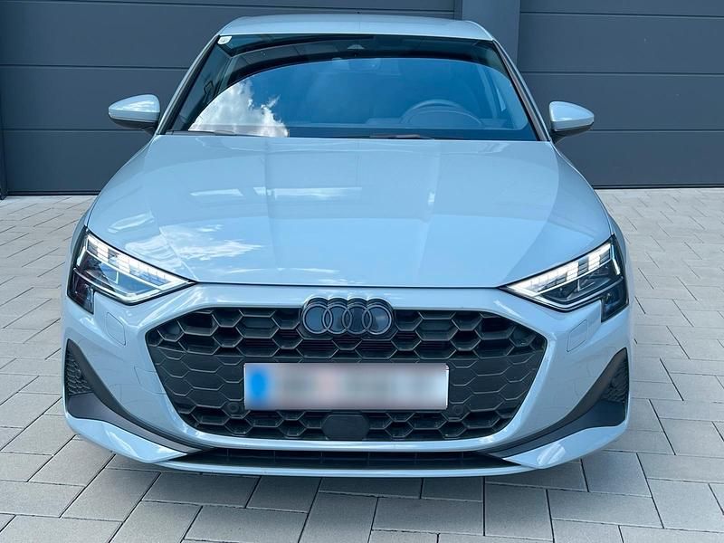 Gebraucht Audi A3 Ambiente 116 PS (85 kW) 2024 Grau Limousine