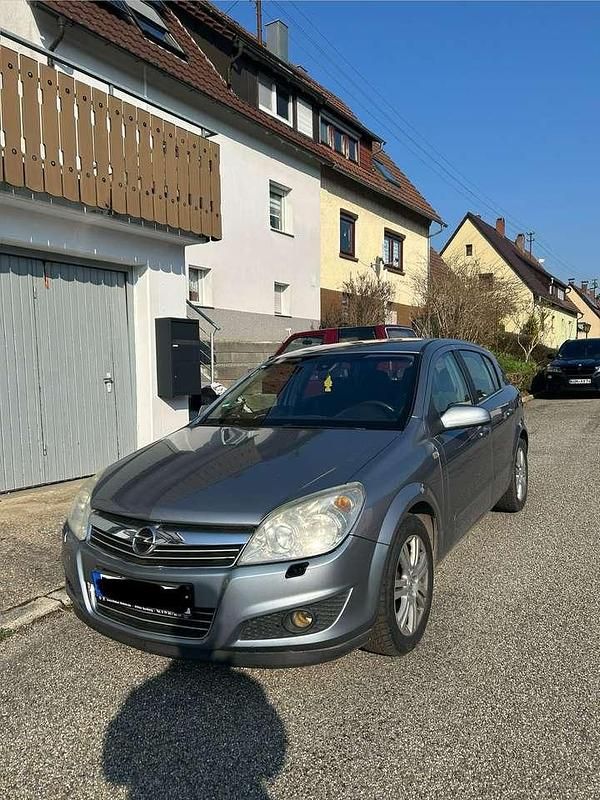 Gebraucht Opel Astra 110 PS (80 kW) 2008 Silber Limousine