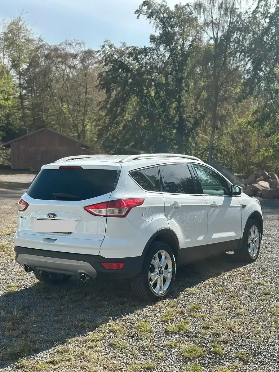 Gebraucht Ford Kuga 180 PS (132 kW) 2015 Weiß SUV