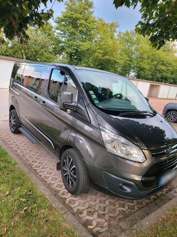 Grau Gebraucht 2017 Ford Tourneo Custom Van / Kleinbus | 27.000 € (Etwas zu teuer) - Bild 1/4