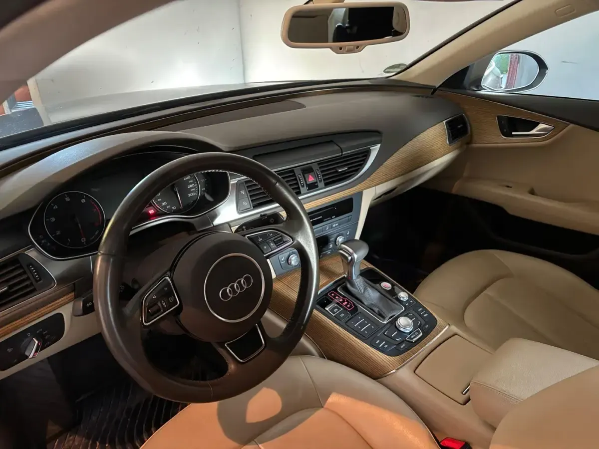 Gebraucht Audi A7 Comfort 204 PS (150 kW) 2014 Grau Kleinwagen