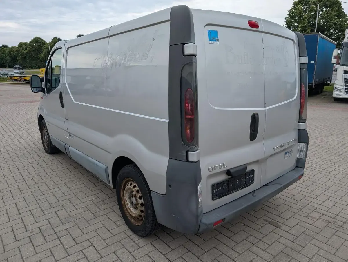 Gebraucht Opel Vivaro 101 PS (74 kW) 2005 Silber Van / Kleinbus