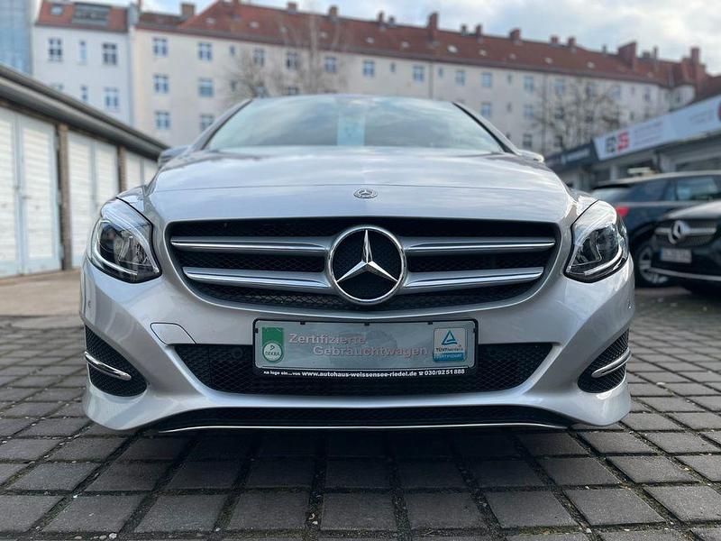 Gebraucht Mercedes B200 156 PS (114 kW) 2018 Silber Van / Kleinbus