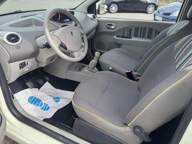 Gebraucht Renault Twingo Liberty 75 PS (55 kW) 2013 Gelb vanilla Kleinwagen