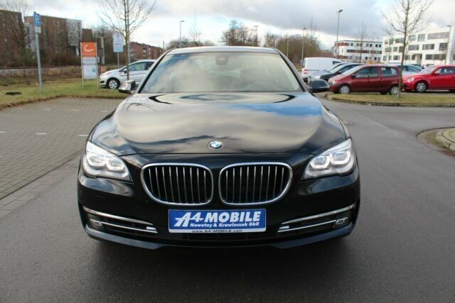 Schwarz metallic Gebraucht 2014 BMW 740 Comfort Edition Limousine | 25.999 € (Teuer) - Bild 1/4