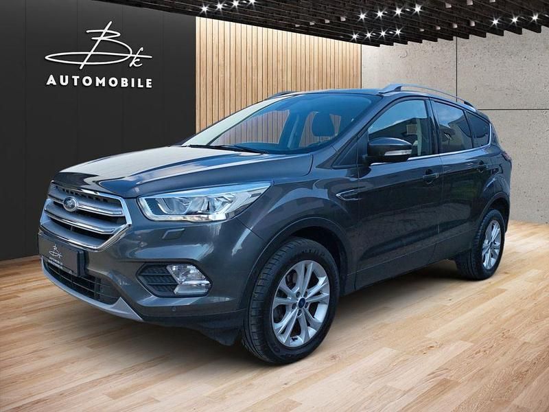 Gebraucht Ford Kuga Titanium 150 PS (110 kW) 2018 Grau SUV