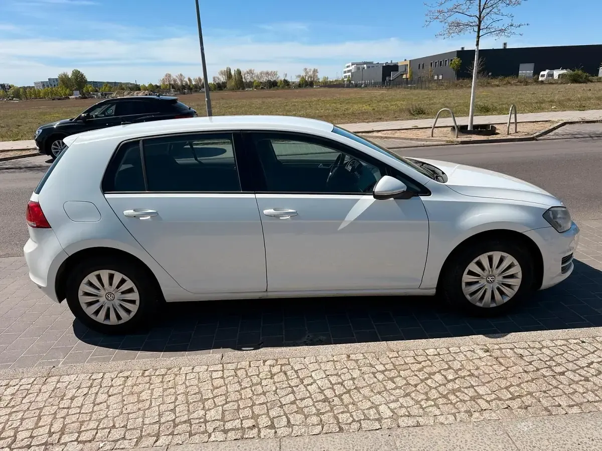 Second-hand VW Golf VII 110 CP (80 kW) 2014 Alb Berlinǎ