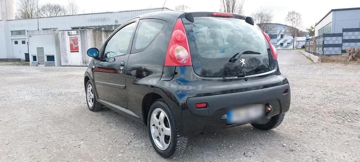 Gebraucht Peugeot 107 50 PS (36 kW) 2008 Schwarz Kleinwagen