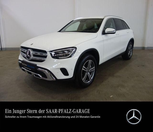 Gebraucht Mercedes GLC300e 211 PS (155 kW) 2022 Unilack polarweiß SUV