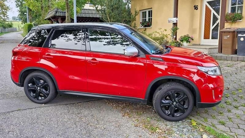 Gebraucht Suzuki Vitara 140 PS (102 kW) 2017 Rot SUV