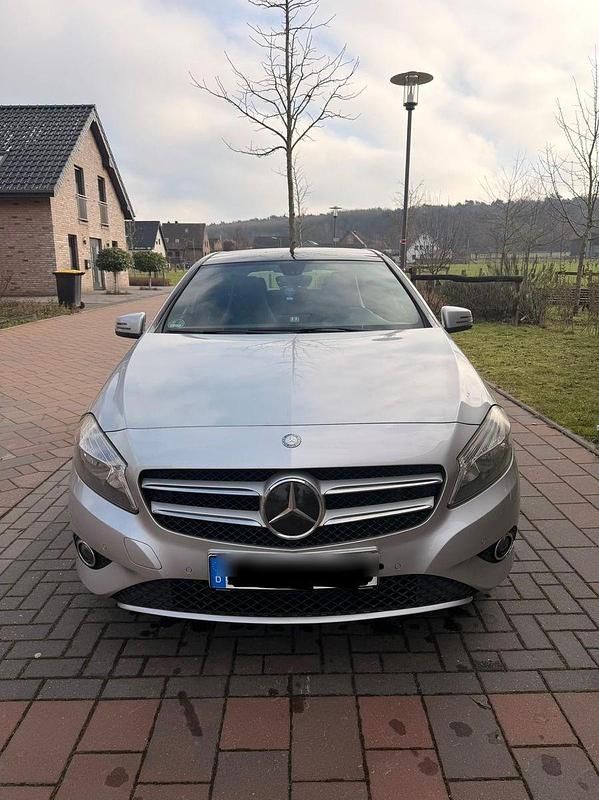 Silber Gebraucht 2012 Mercedes A200 Kleinwagen | 13.500 € (Guter Preis) - Bild 1/4