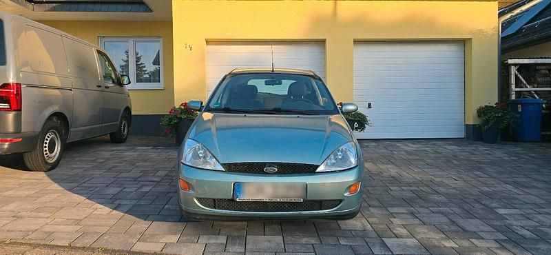 Grün Gebraucht 2001 Ford Focus Limousine | 450 € (Guter Preis) - Bild 1/4