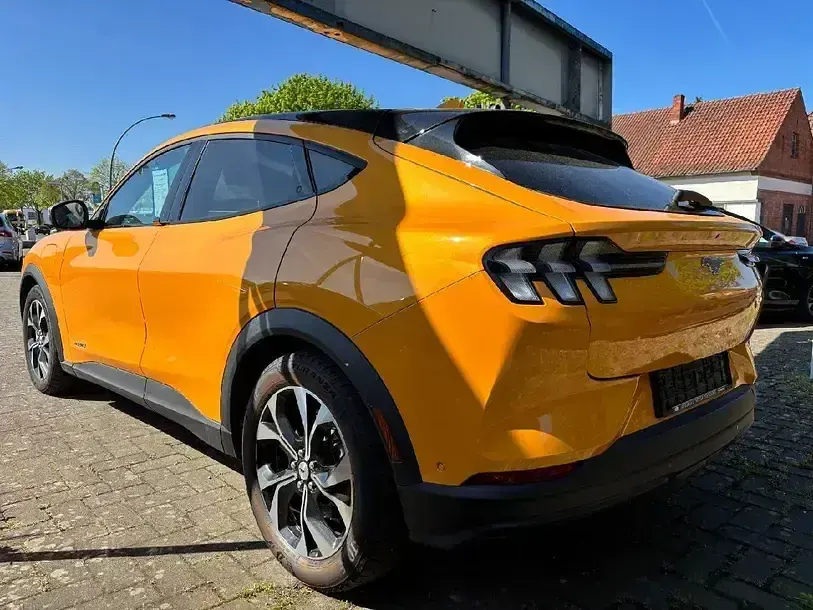 Occasion Ford Mustang Mach-E Basis 197 kW (269 ch) 2023 Orange SUV