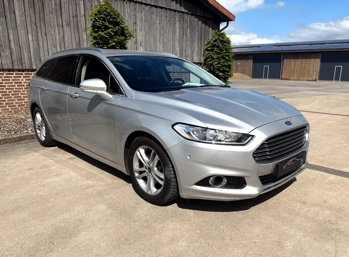 Usado Ford Mondeo Titanium 160 CV (117 kW) 2016 Plateado Familiar