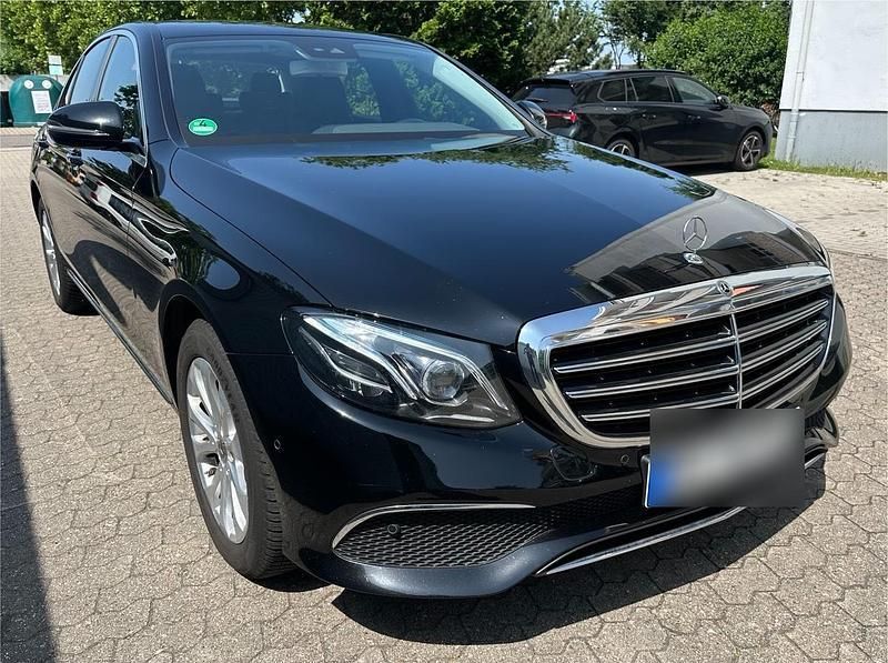 Schwarz Gebraucht 2017 Mercedes E200 Exclusive Limousine | 21.750 € (Guter Preis) - Bild 1/4