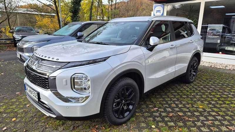 Gebraucht Mitsubishi Outlander P-HEV Edition 306 PS (225 kW) 2025 Titanweiß SUV