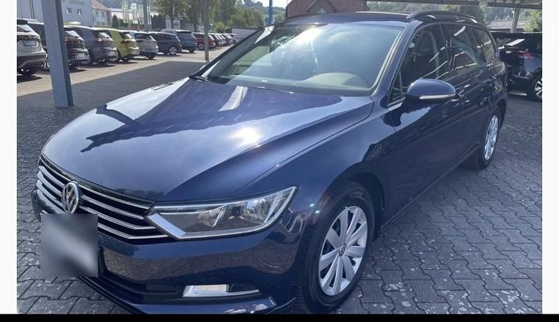 Gebraucht VW Passat 120 PS (88 kW) 2016 Blau Kombi
