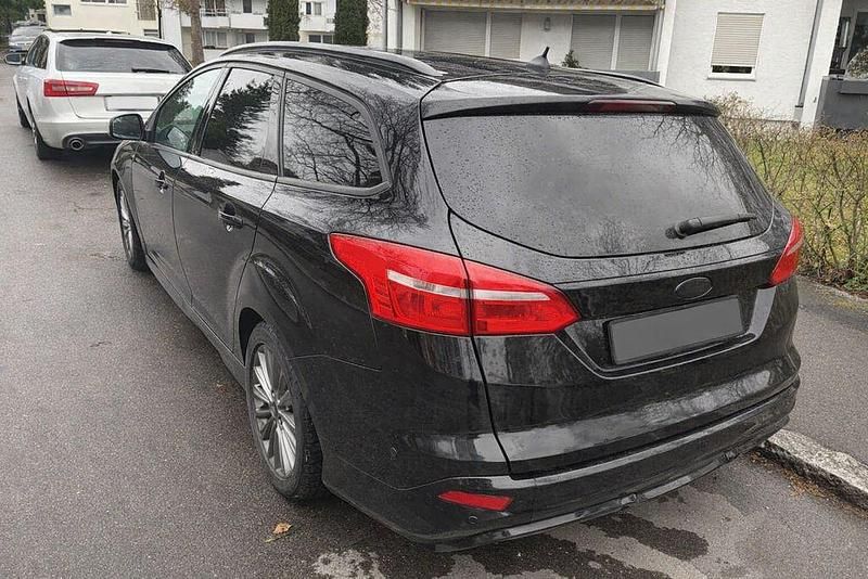 Gebraucht Ford Focus ST-Line 182 PS (133 kW) 2018 Schwarz Limousine