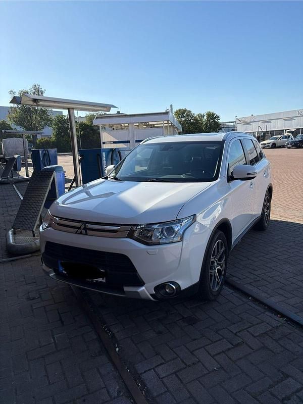 Weiß Gebraucht 2014 Mitsubishi Outlander Diamant Edition SUV | 12.000 € (Guter Preis) - Bild 1/4