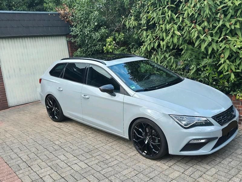 Grau Gebraucht 2018 Seat Leon ST FR Kombi | 13.800 € - Bild 1/4