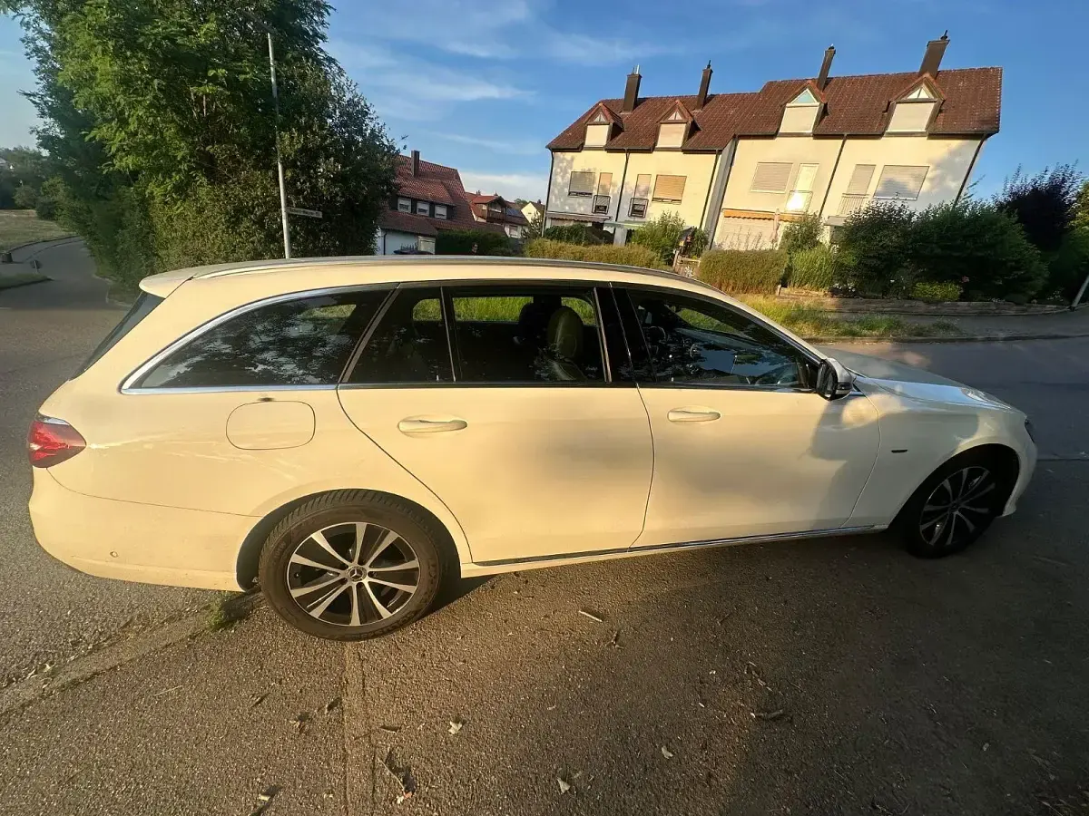 Gebraucht Mercedes E220 194 PS (142 kW) 2019 Weiß Kombi