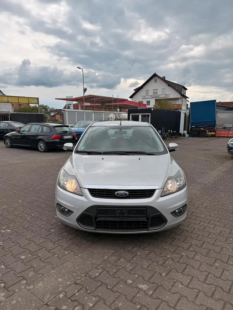 Używany Ford Focus 101 KM (74 kW) 2009 Srebrny Sedan/Limuzyna