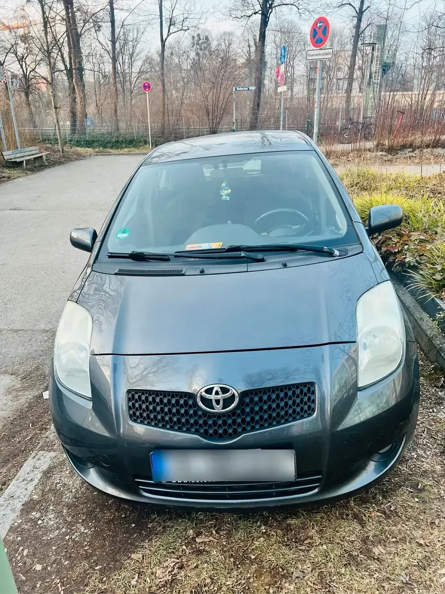 Gebraucht Toyota Yaris 69 PS (50 kW) 2008 Grau Kleinwagen