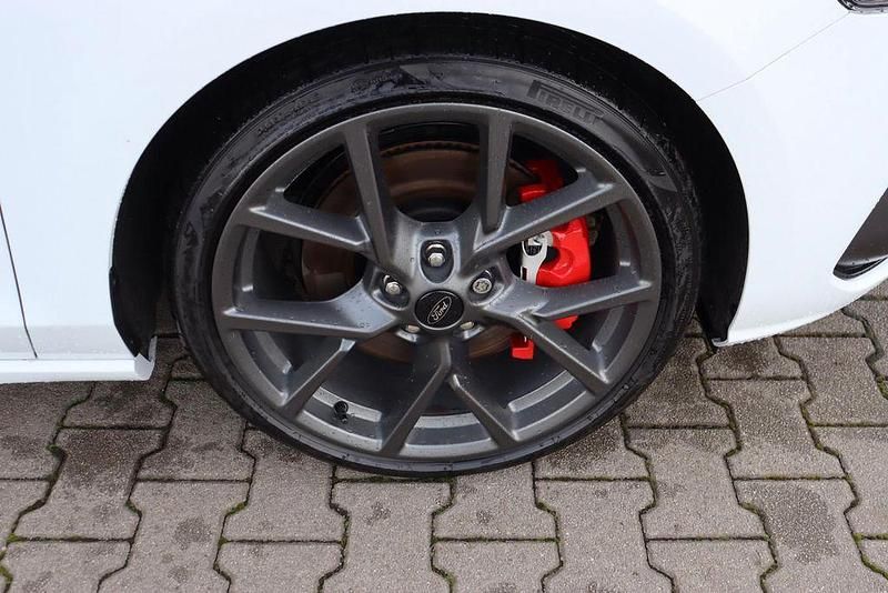 Nowe Ford Focus ST 280 KM (205 kW) 2025 Biały Sedan/Limuzyna