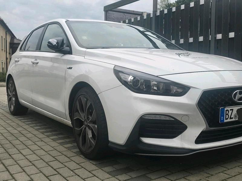 Weiß Gebraucht 2019 Hyundai i30 N Line Limousine | 13.000 € (Guter Preis) - Bild 1/4